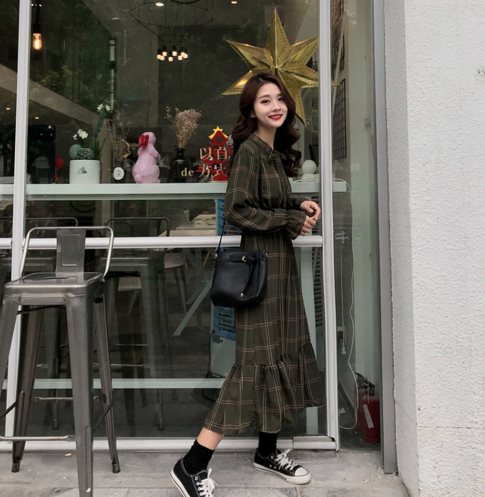 Autumn new retro style Slim waist Ruffled trumpet sleeves A word long dress female