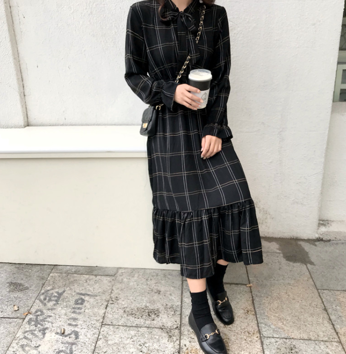 Autumn new retro style Slim waist Ruffled trumpet sleeves A word long dress female