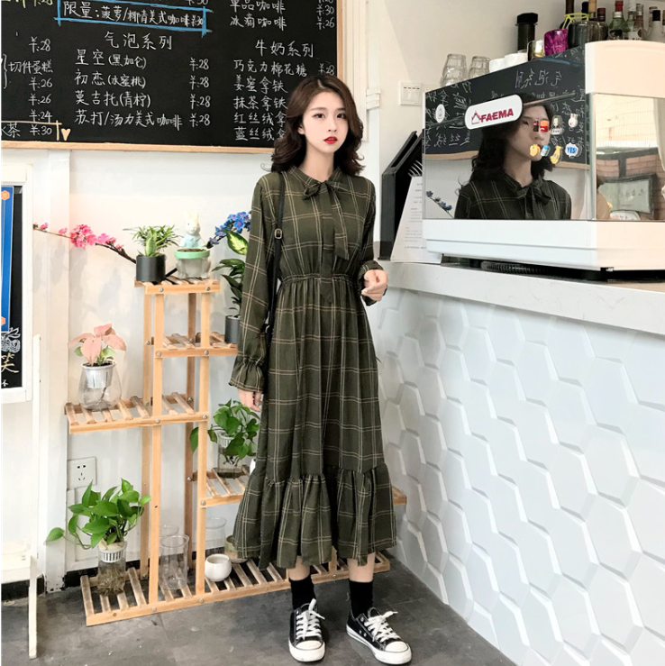 Autumn new retro style Slim waist Ruffled trumpet sleeves A word long dress female