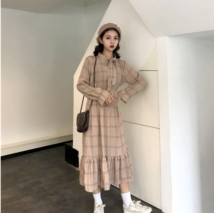 Autumn new retro style Slim waist Ruffled trumpet sleeves A word long dress female