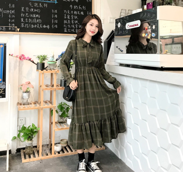 Autumn new retro style Slim waist Ruffled trumpet sleeves A word long dress female