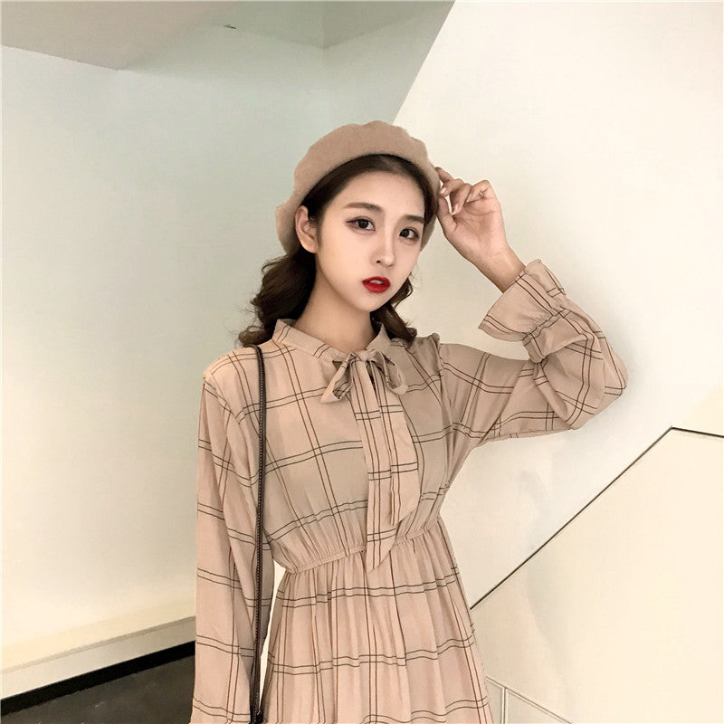 Autumn new retro style Slim waist Ruffled trumpet sleeves A word long dress female