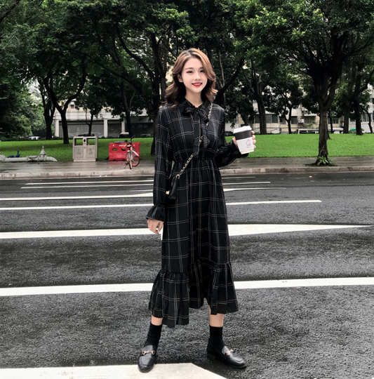Autumn new retro style Slim waist Ruffled trumpet sleeves A word long dress female